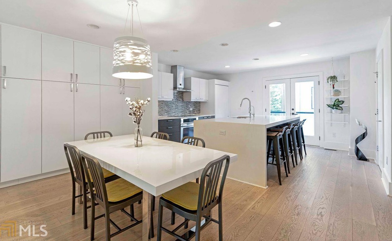 706 Oakview Rd, Decatur GA  30030-4329 exterior