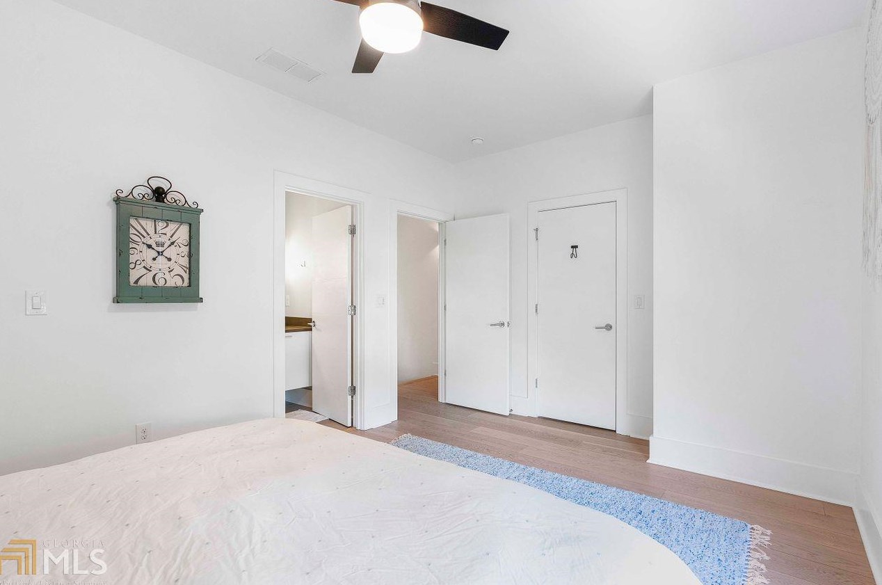 706 Oakview Rd, Decatur GA  30030-4329 exterior