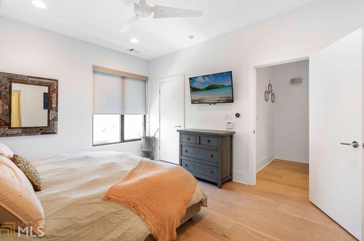 706 Oakview Rd, Decatur GA  30030-4329 exterior