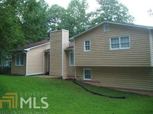 370 Madeline Cir, Lawrenceville, GA 30043-3527