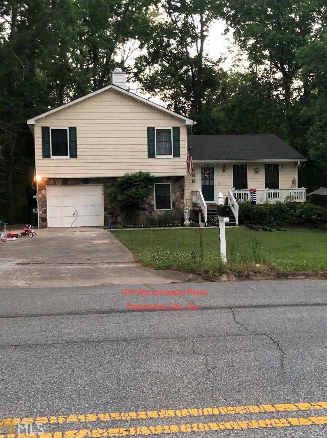 129 Wynnmeade Pkwy, Peachtree City, GA 30269-1021