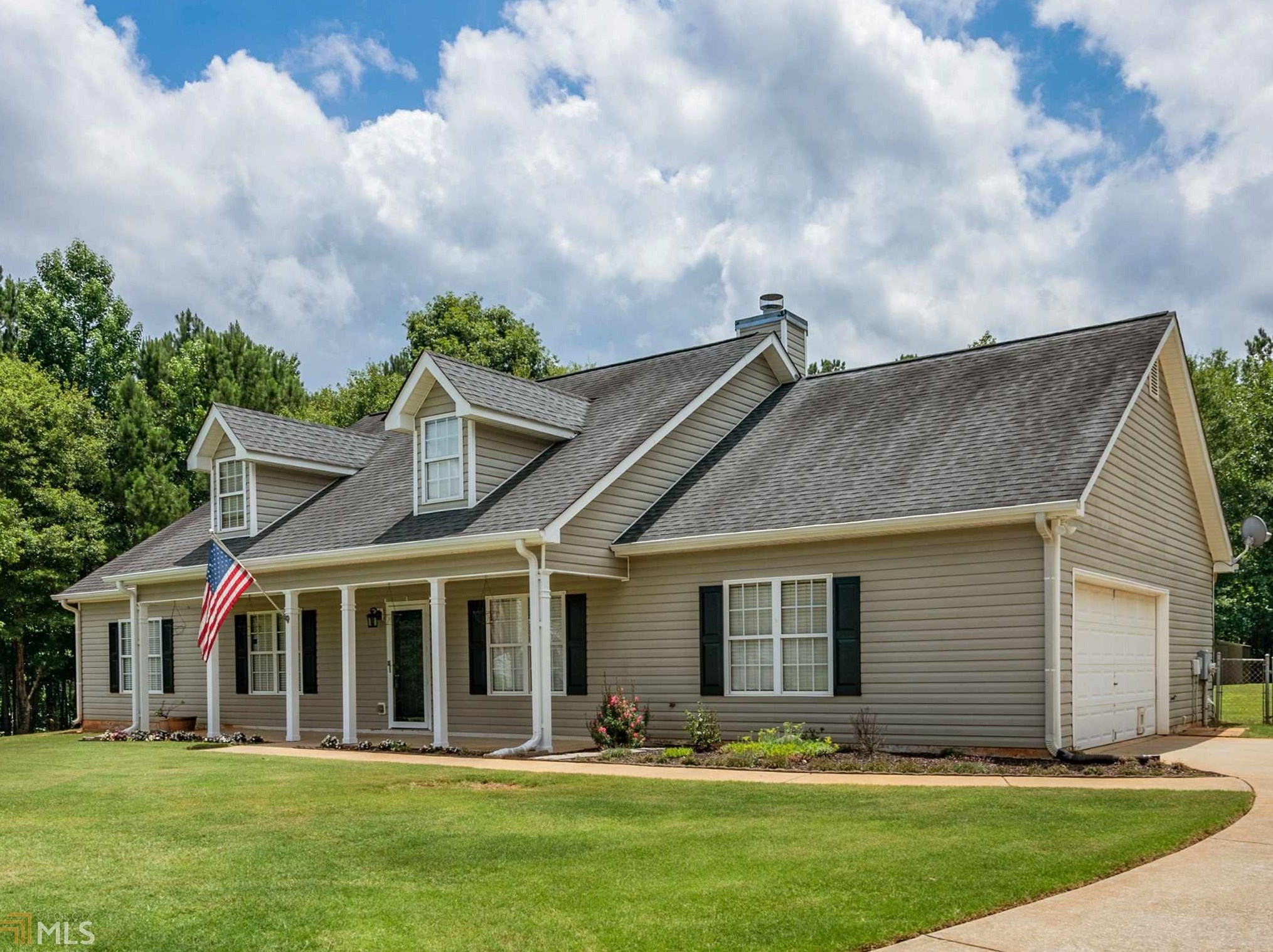 615 Longstreet Ln, Locust Grove, GA 30248