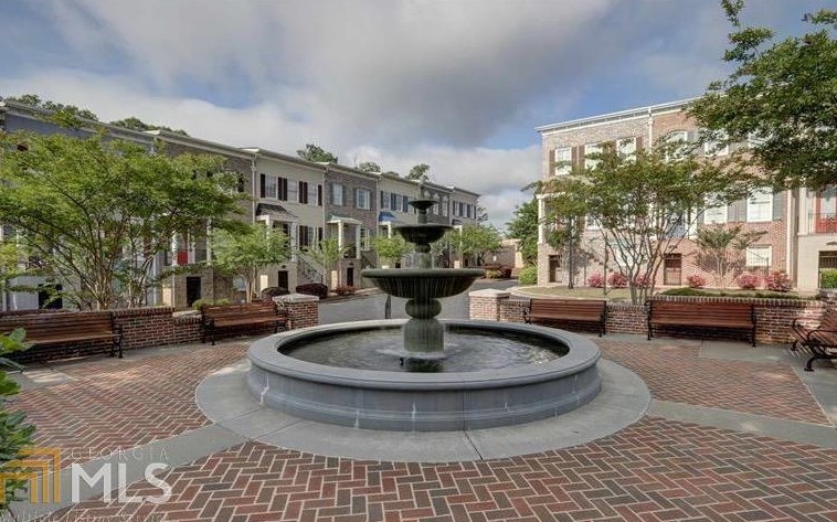 1071 Pearl Pt, Atlanta GA  30328-4517 exterior