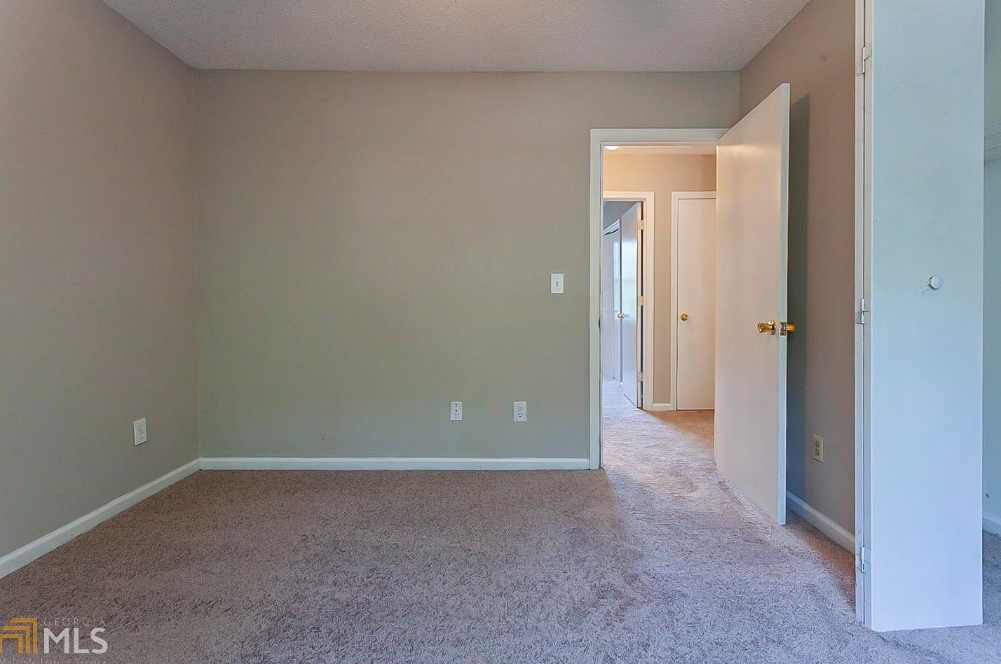 5050 Chadwick Ct, Decatur GA  30035-3627 exterior