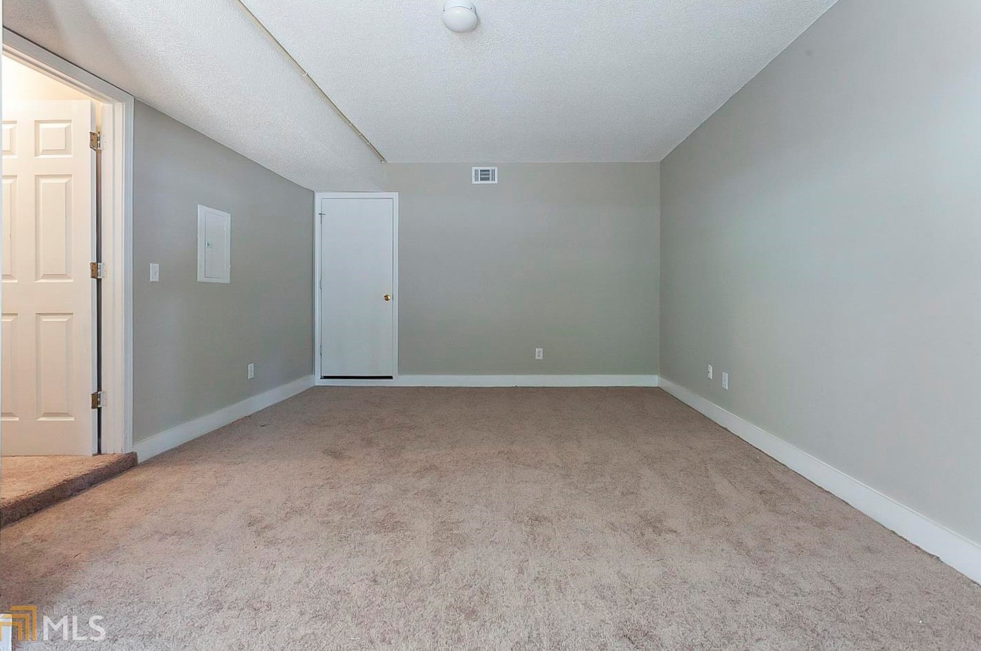 5050 Chadwick Ct, Decatur GA  30035-3627 exterior