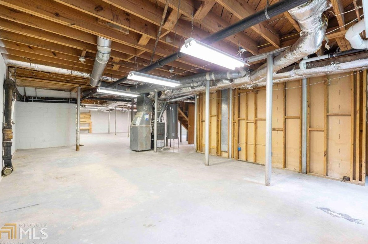 100 Wyndham Dr, Atlanta GA  30328-2045 exterior