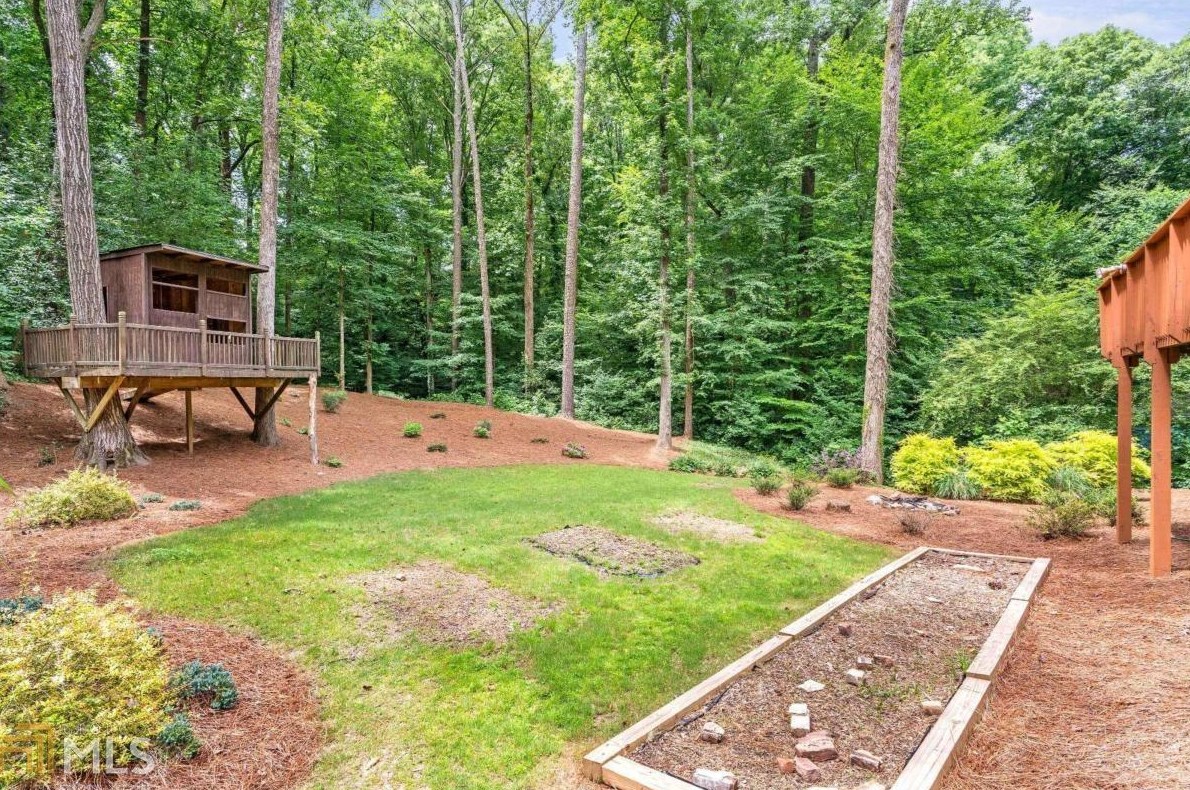 100 Wyndham Dr, Atlanta GA  30328-2045 exterior