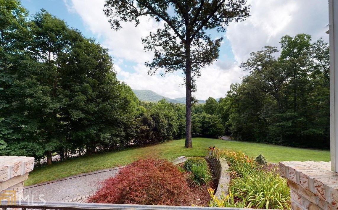 1916 Bell Oak Dr, Hiawassee, GA 30546-2081