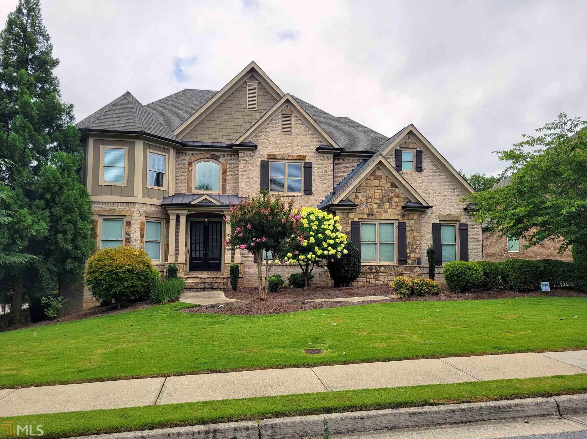 2042 Stonewater Ct, Hoschton, GA 30548