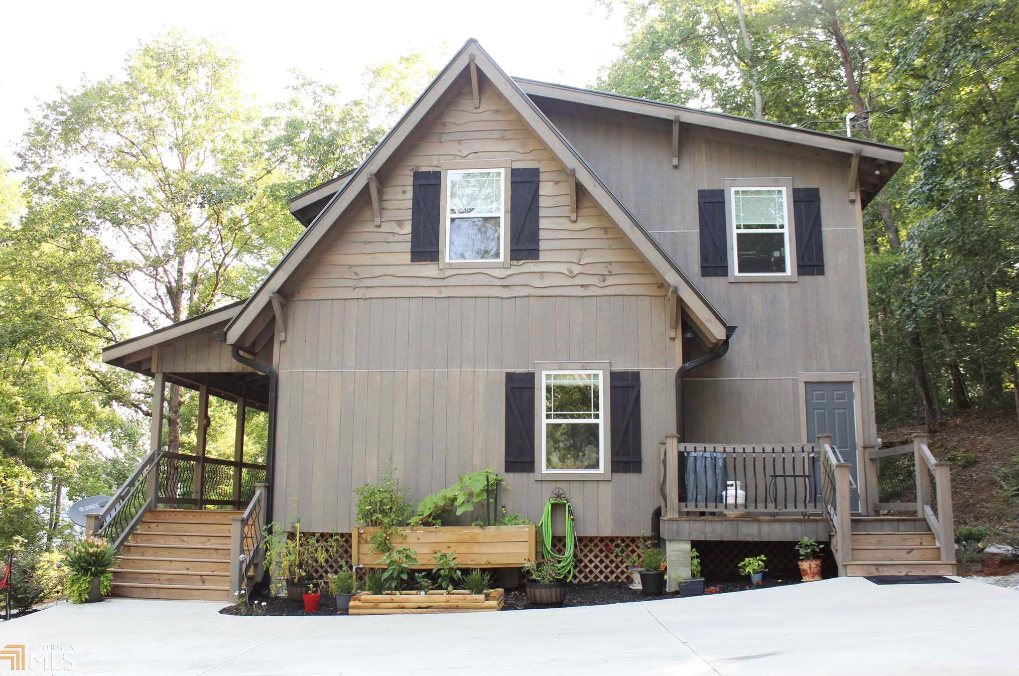 97 Cherokee Rd, Toccoa, GA 30577-8337
