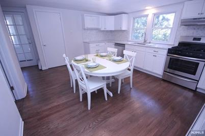 42 Faner Rd 2nd Floor Midland Park Nj 07432 Mls 20005522