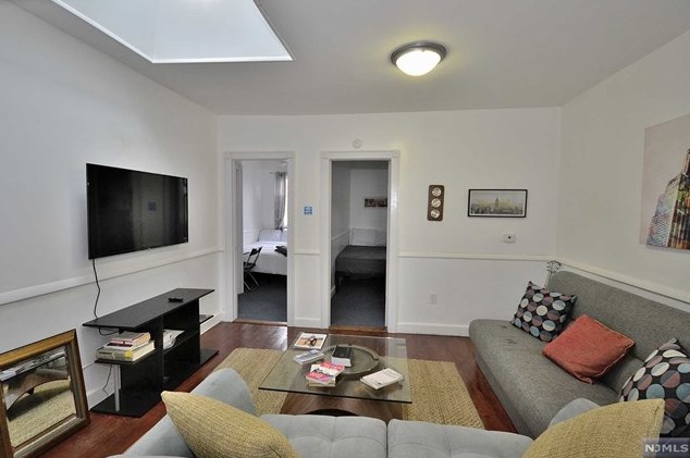 154 Van Horne St #2, Jersey City, NJ 07304