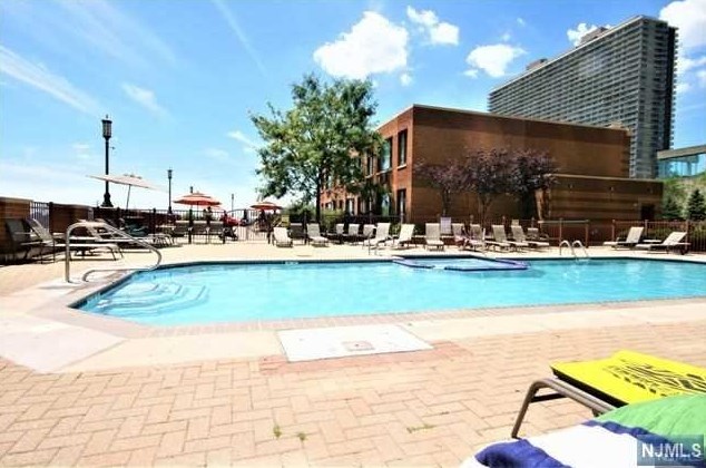 100 Old Palisade Rd, West Fort Lee NJ  07024-7064 exterior