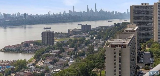 1500 Palisade Ave, West Fort Lee NJ  07024-5343 exterior