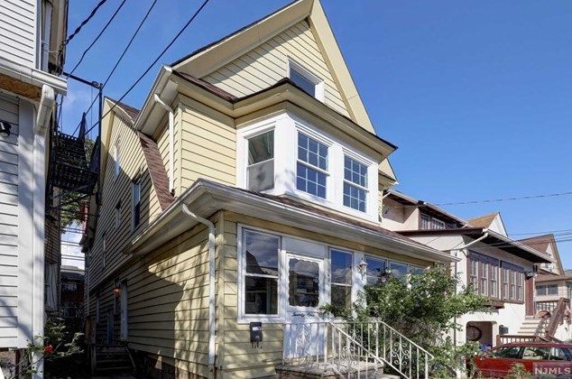 21 Valley Pl #1, Edgewater, NJ 07020