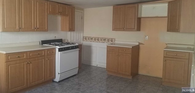 224 Walnut St, Newark, NJ 07105