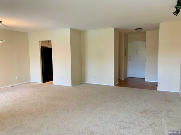 1111 River Rd #e-18, Edgewater, NJ 07020