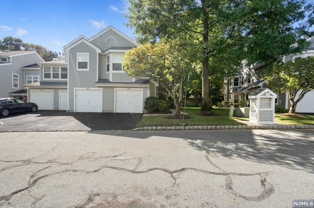 1473 Cornwall Rd, Mahwah, NJ 07430