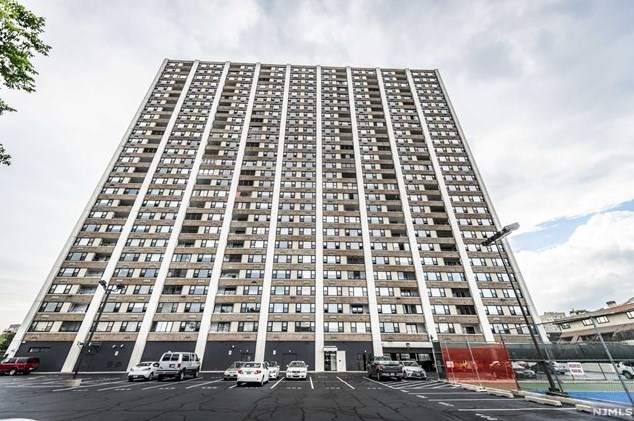 250 Gorge Rd, Cliffside Park NJ  07010-1302 exterior