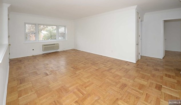 70 Demott St, Tenafly, NJ 07670-3208
