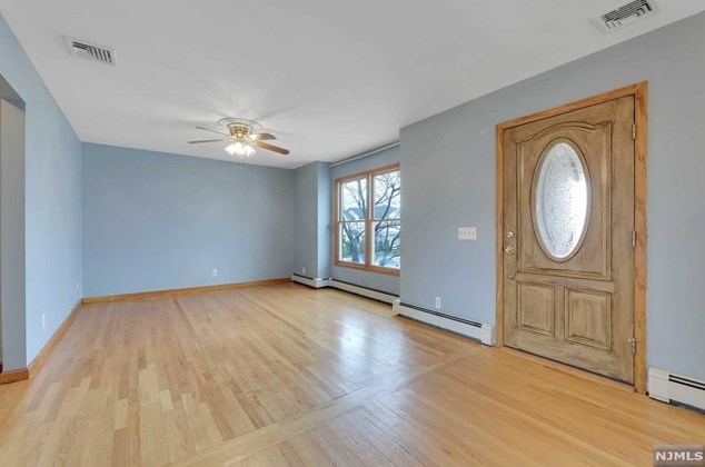 14 Pleasant View Ter, Wallington, NJ 07057-2017