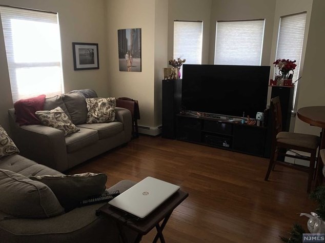 39 Orchard St, Ridgefield Park, NJ 07660