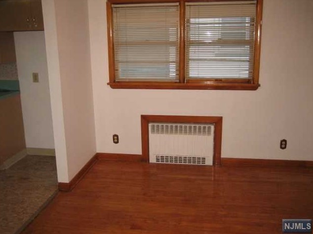 17 Halstead Ave, Wallington NJ  07057-1002 exterior