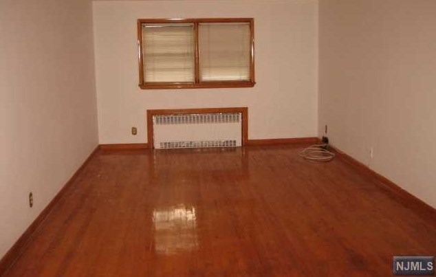 17 Halstead Ave, Wallington, NJ 07057