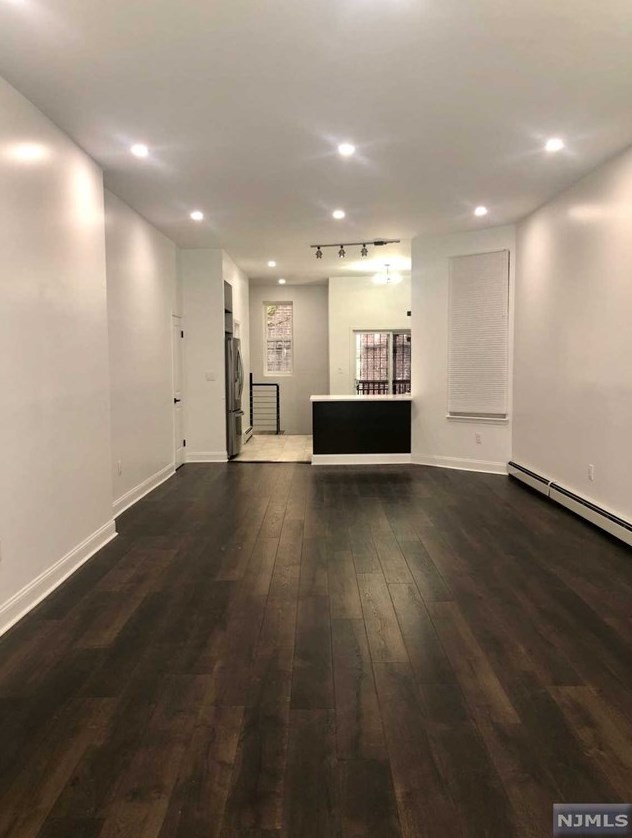 5 Warren St #2, Newark, NJ 07102