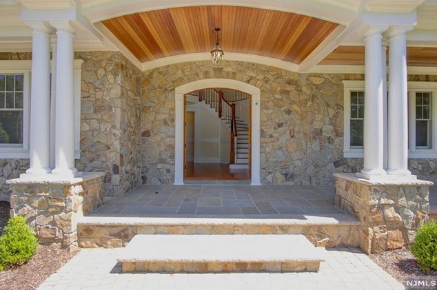 3 Bridle Way, Upper Saddle River, NJ 07458