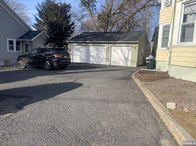 65 Wyckoff Ave, Waldwick, NJ 07463-1733