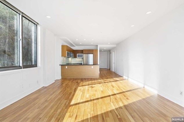 8125 River Rd #2a, North Bergen, NJ 07047