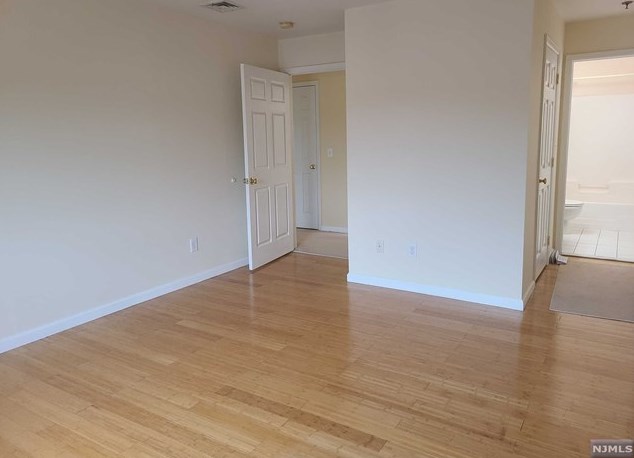 65 Fairview St #3i, Palisades Park, NJ