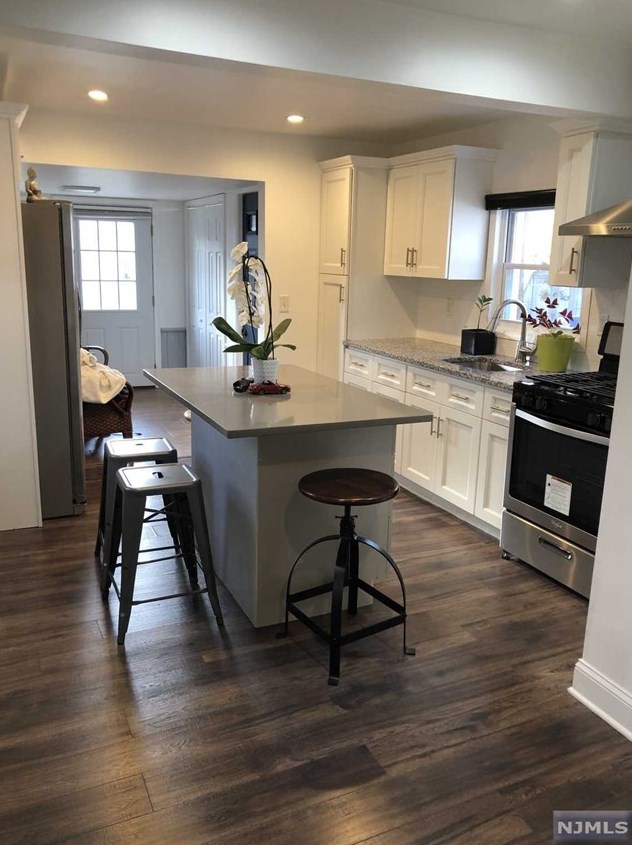 31 Silleck St, Clifton, NJ 07013-1233