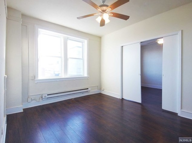 37 S Iowa Ave, Atlantic City, NJ 08401