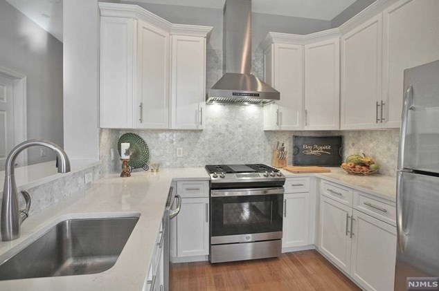 7400 River Rd #101, North Bergen, NJ 07047