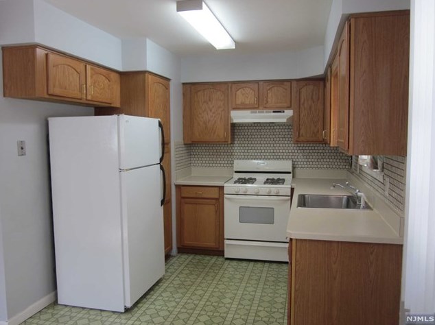 49 11th Ave #2nd Floor, Paterson, NJ 07506