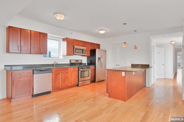 125 43rd St #605, Union City, NJ 07087