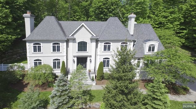 233 W Saddle River Rd, Upper Saddle River, NJ 07458