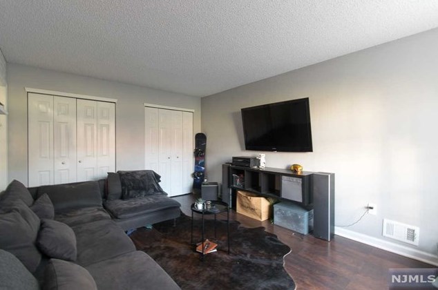 103 Vaughan Dr, Newark NJ  07103-3469 exterior