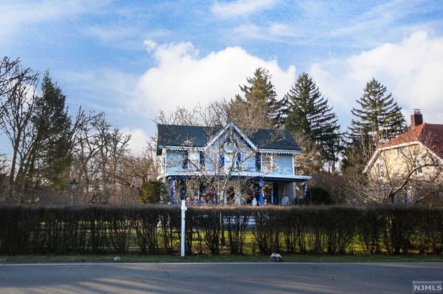 533 Knickerbocker Rd, Tenafly, NJ 07670