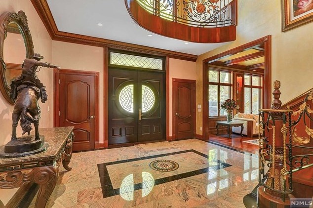 14 Dogwood Dr, Upper Saddle River, NJ 07458