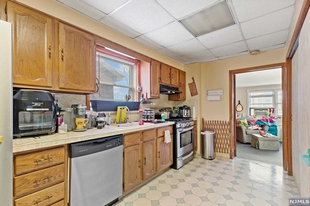 571 Olympia Ave, Cliffside Park, NJ 07010