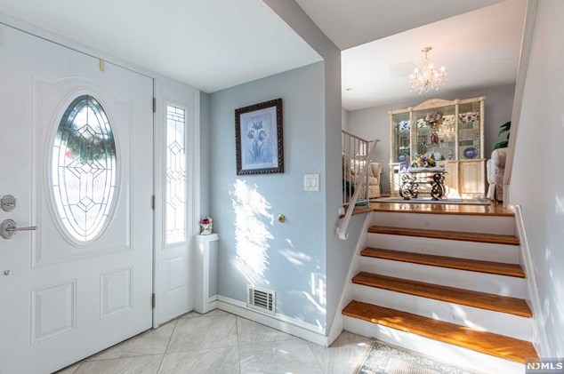 2 Bernice Rd, North Arlington, NJ 07031-5403