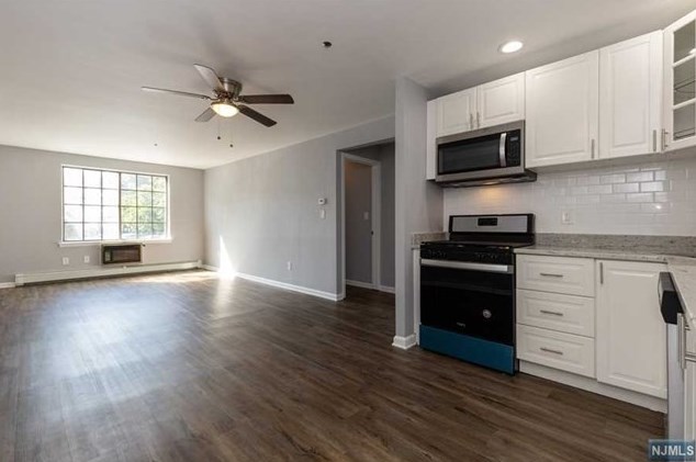2101 Hawthorne Ln, Mahwah, NJ 07430