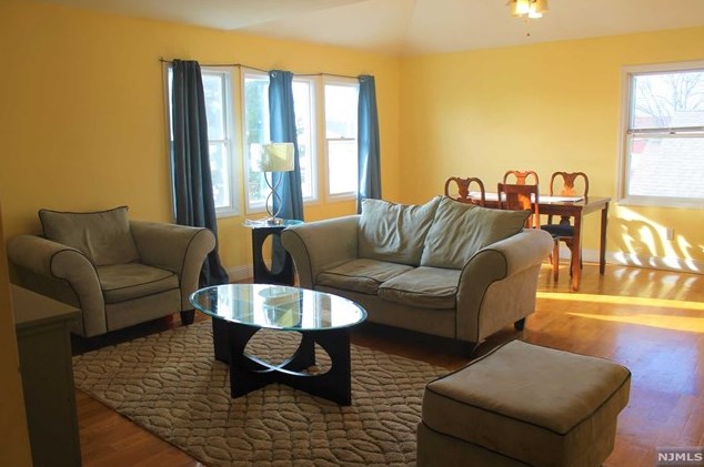 435 Hillside Ave, Saddle Brook NJ 07663-6137 exterior