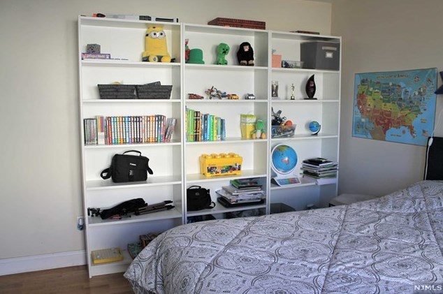 435 Hillside Ave, Saddle Brook NJ 07663-6137 exterior