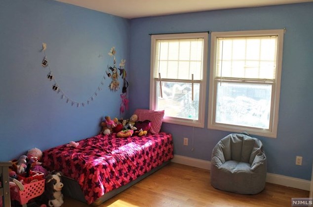 435 Hillside Ave, Saddle Brook NJ 07663-6137 exterior