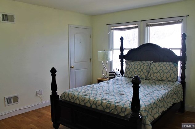 435 Hillside Ave, Saddle Brook NJ 07663-6137 exterior