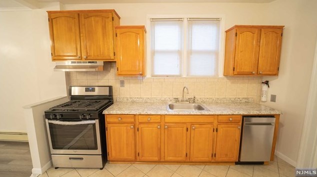 824 28th St, Union City, NJ 07087